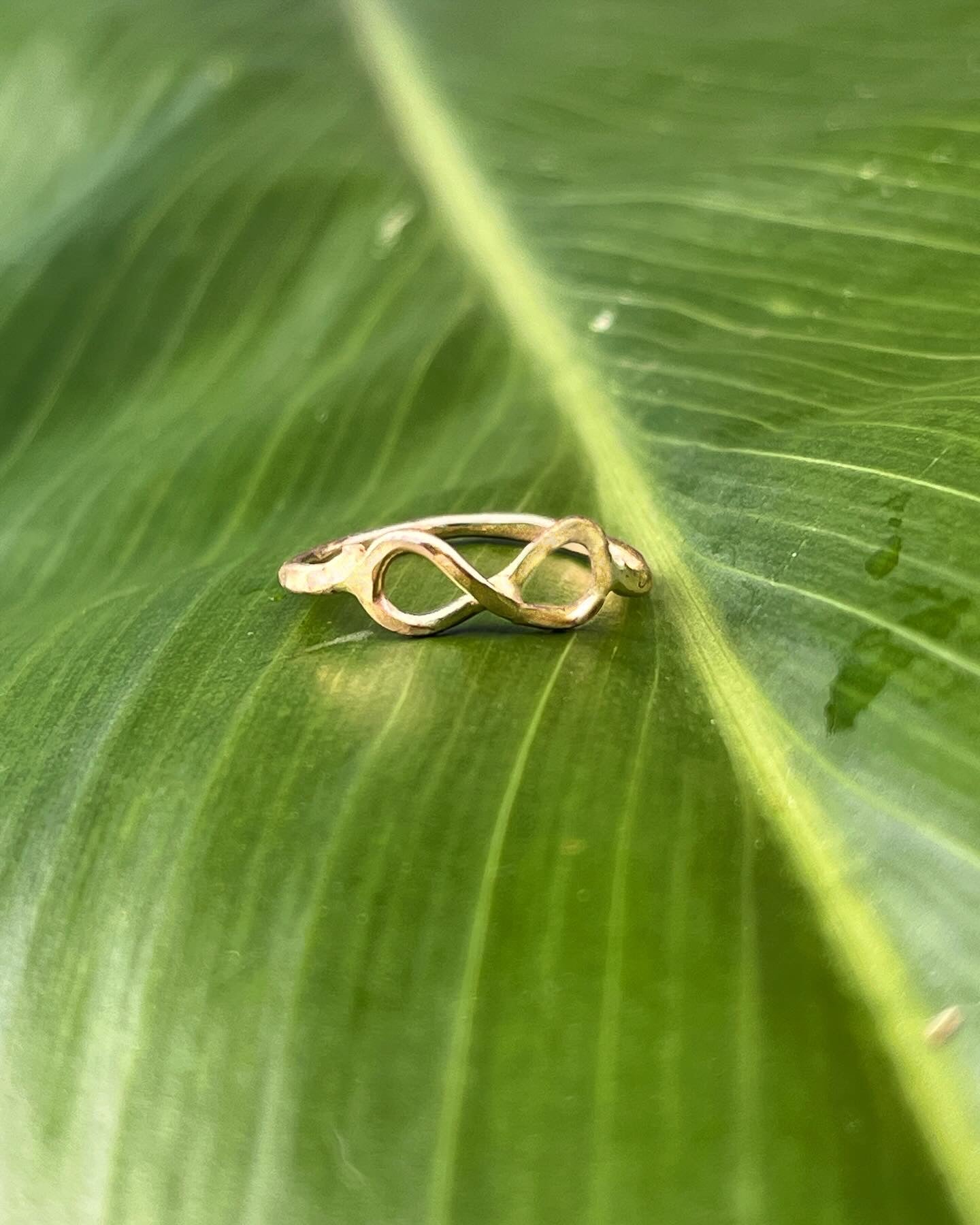 14KT GOLD INFINITY RING