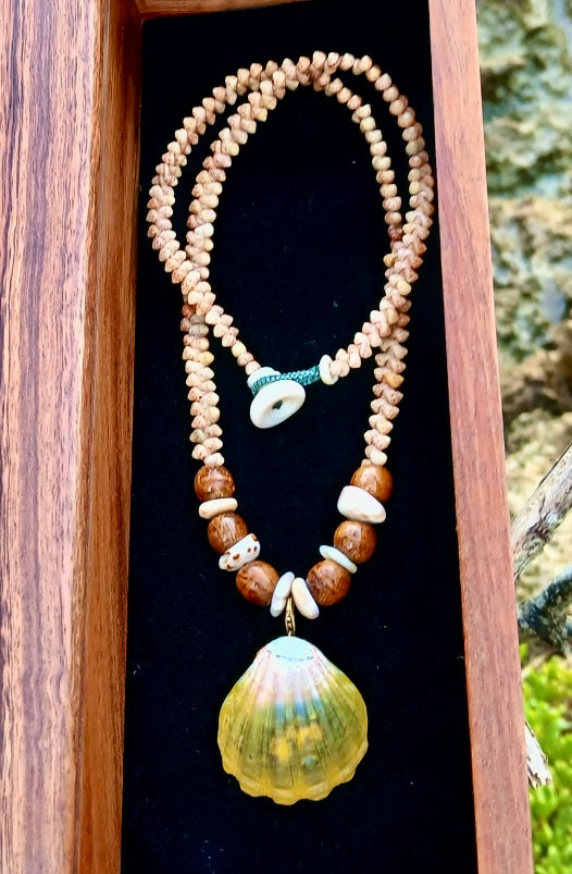 Hawaiian Shell Necklaces & Lei