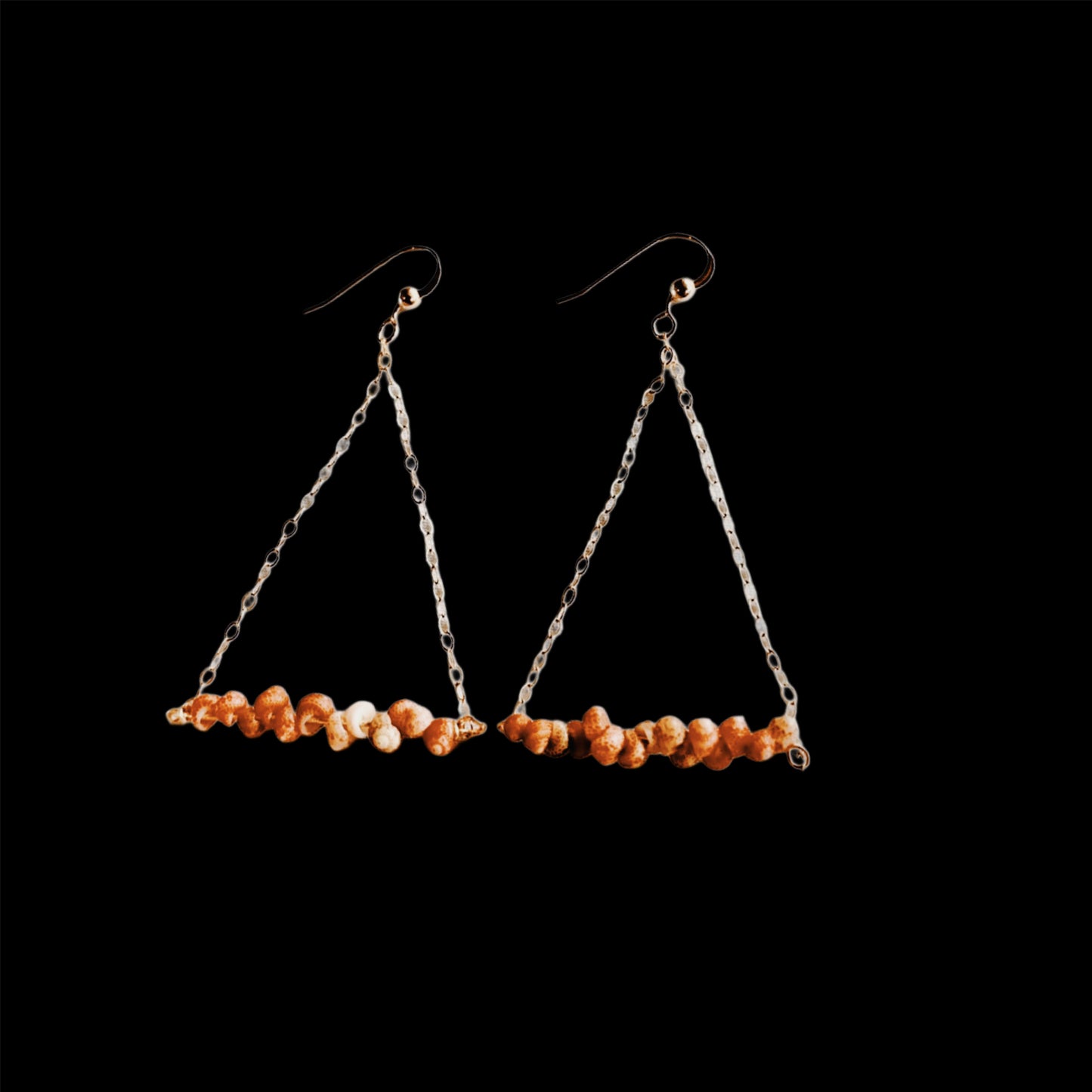 Kahelelani Swing Shell Earrings Gold